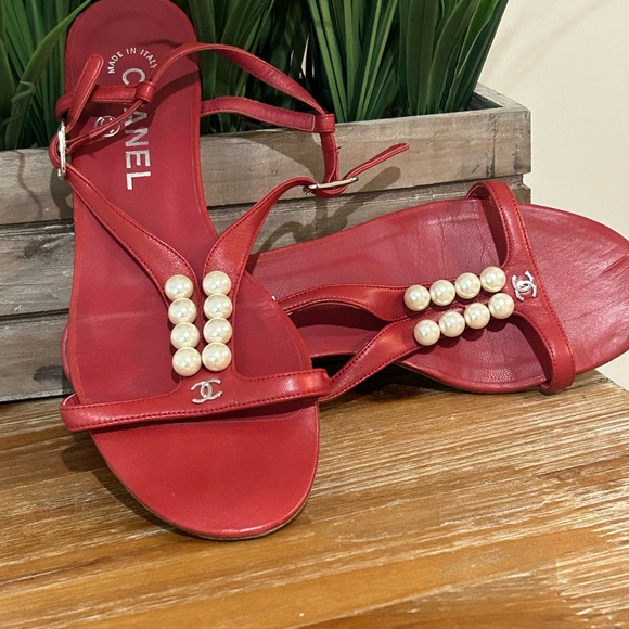 CHANEL sandals - Picture 1 of 4